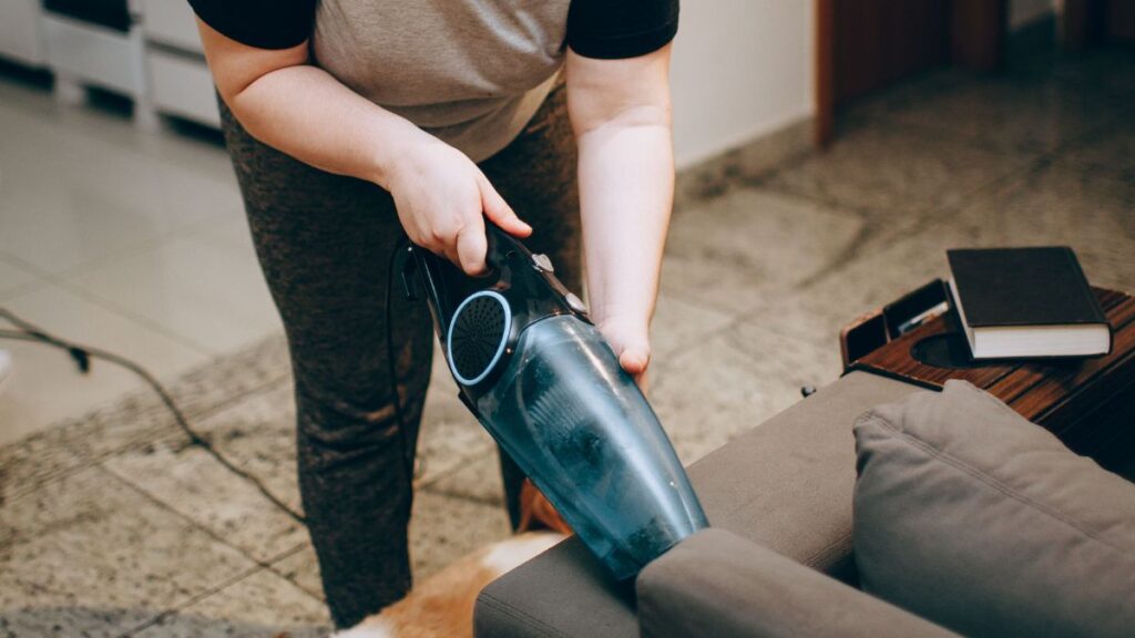 BLACK+DECKER Dustbuster AdvancedClean: Features & Buying Guide 7 BLACK+DECKER Dustbuster AdvancedClean handheld vacuum cleaner for home cleaning This is concise, descriptive, and includes the product name naturally without keyword stuffing.